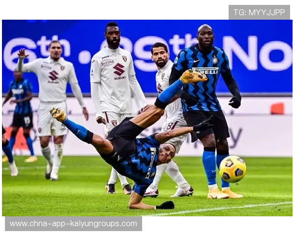 国际米兰门将训练：安德烈昂纳罗展开高抛球处理课