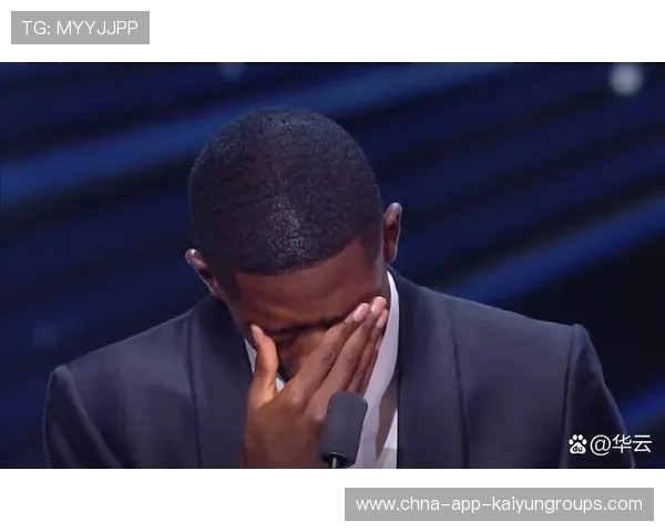 球迷感动，登贝莱领奖泪洒感谢梅西与巴萨，登贝莱在巴萨踢什么位置