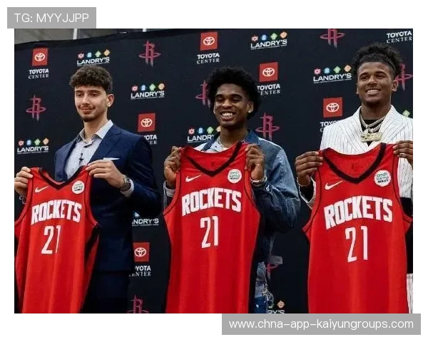 曼联新星谢什科闪耀训练场，未来核心潜力巨大